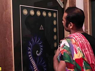 लॉन्ड्री बॉय पड़ोसी बीवी को हार्डकोर चोदता है