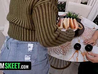 सौतेली मां की गंदी ख्वाहिशें टैबू गैंगबैंग एनल ब्लोजॉब ऑर्गी में फूटी