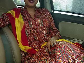 खूबसूरत पंजाबी बीवी को कार में डॉगीस्टाइल चोदा क्रीमपाई?