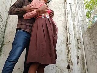 देसी सौतेली बहन की टाइट चूत गांव में चोदी