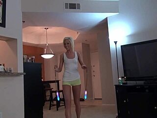 टैटू वाली ब्लोंड माइया डेविस बीएफ संग होममेड सेक्स टेप