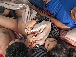 शाथी का क्रिसमस थ्रीसम ब्लोजॉब भूल न जाए!