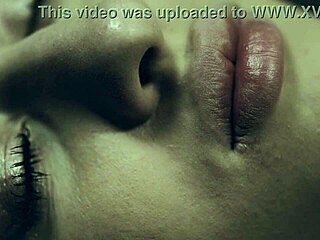 एलिजामार्स विंटेज बॉडी से रेट्रो सोलो मास्टरबेशन में छेड़ रही