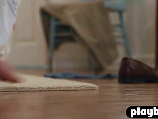 i luv sexy blonde babes strippin an milfs rippin clothes fer playboy