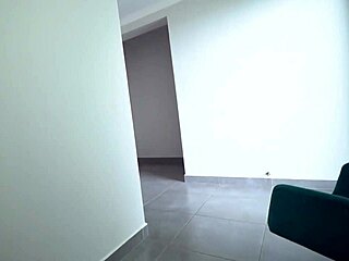 सौतेला बेटा सोया बनाता है सौतेली मिल्फ माँ मोटे लंड को सहलाती क्लोज़अप