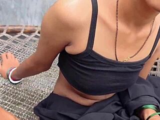 देसी भाभी को आउटडोर डॉगीस्टाइल चूत चोदी