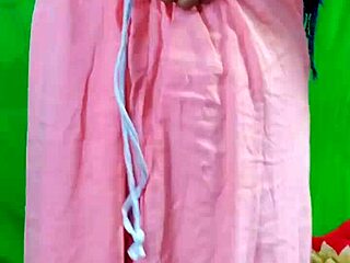 बेडरूम में साड़ी चेंज कर इंडियन भाभी झुकी चुपके काउगर्ल चूत चुदाई!