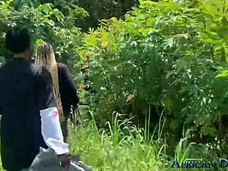 कर्वी एबोनी झुकी बड़ी चुचों वाली आउटडोर होममेड बड़े लंड टीज