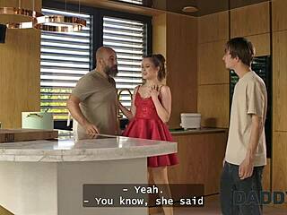 रंडी जीएफ लंड चूसकर उसी कमरे में डैडी4के को स्ट्रिपटीज