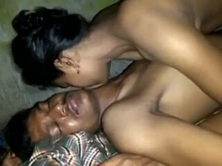 मेरी इंडियन तमिल गर्लफ्रेंड संग दोस्तों के साथ पागल चुदाई