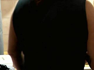 स्टेपमॉम फ्रिना और स्टेपडॉटर असोल की वेट चूत न्यूड शावर