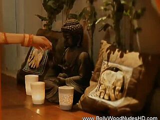 पतली 18+ ब्रूनेट छेड़ती इंडियन डांस में पूरी नंगी हो गई