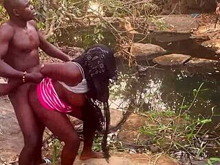 बड़े बूब्स वाली काली गांव वाली बेब को रanch पर स्ट्रिम ने झुकाकर रफ चोदा