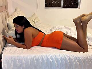 भारी गांड वाली लैटिना हाउसवाइफ ने रफ डिलीवरी लंड की भीख मांगी तो?