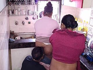 सौतेली बहन काजल प्रोमिला को भाई ने किचन में पेला